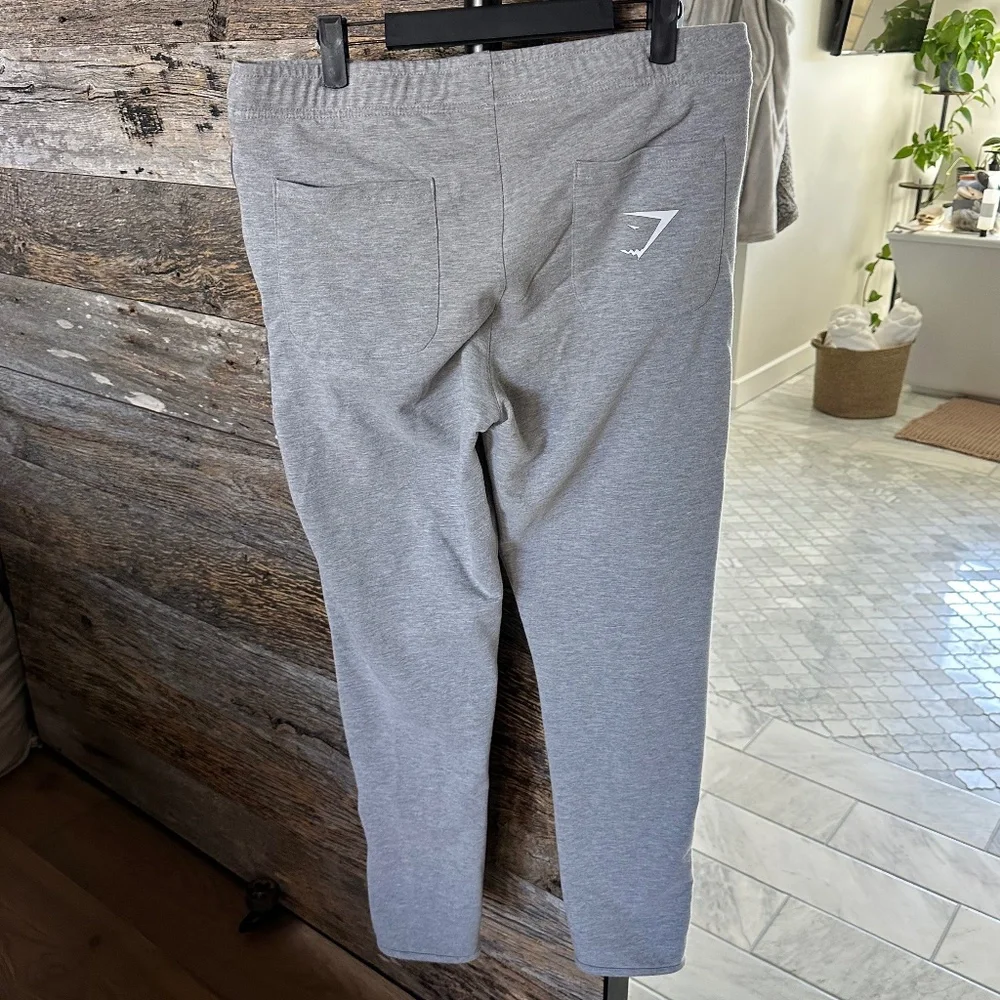 Gymshark Grey Tapered Jogger Sweatpants Men’s Size L